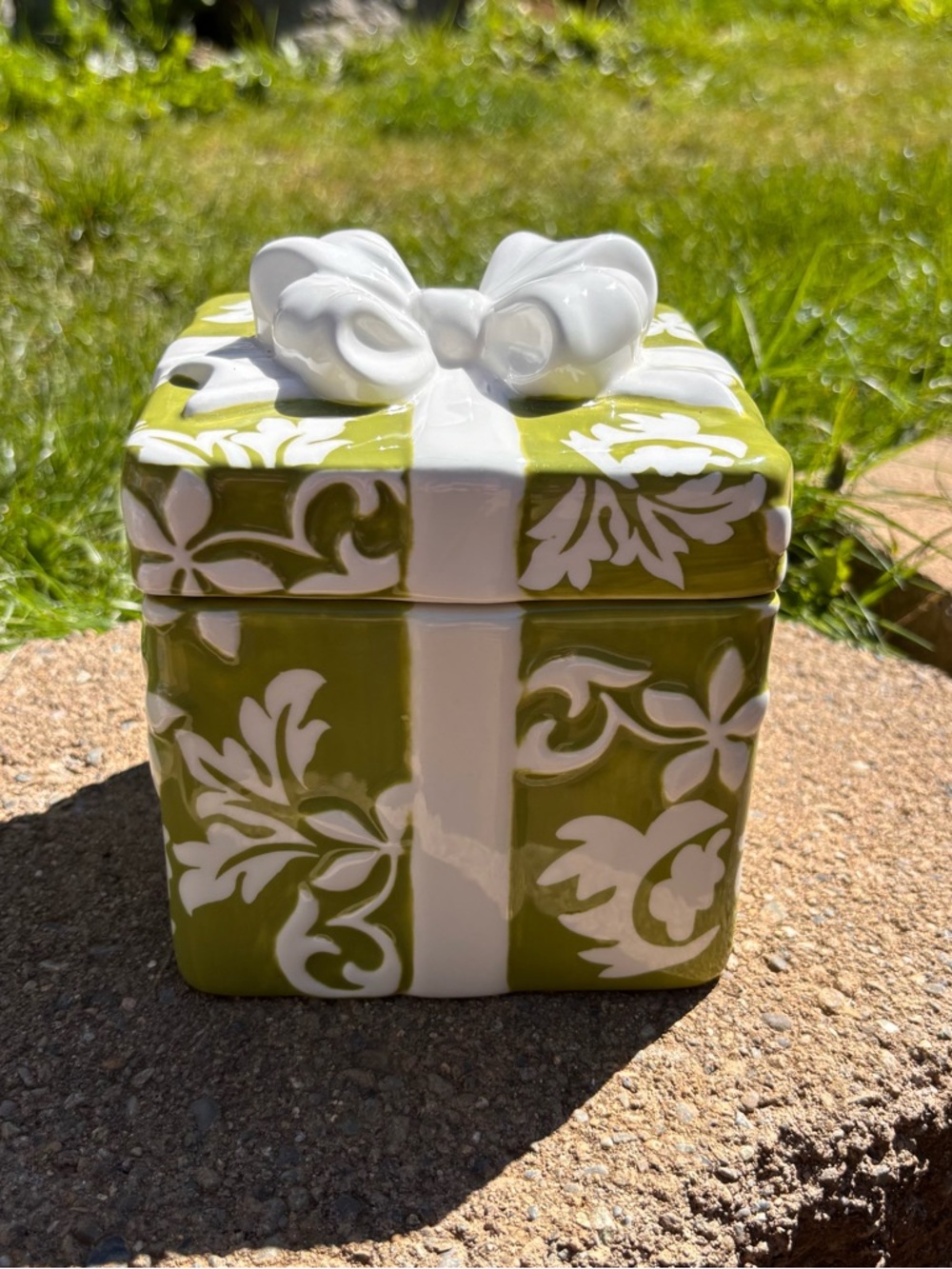 Decorative Ceramic Gift Box  - Olive Green & White✨